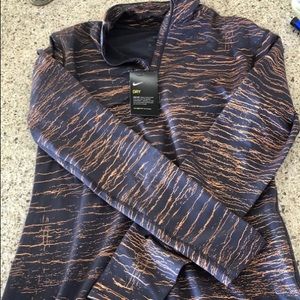 Ladies NWT fitted 1/2 top